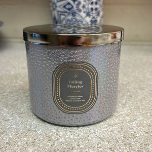 NWOT Bath & Body Works Candle - Falling Flurries